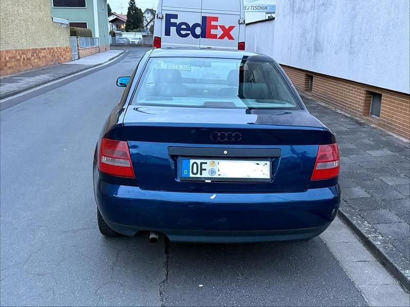 Gebraucht Audi A4 S-Line 102 PS (75 kW) 1999 Blau Limousine