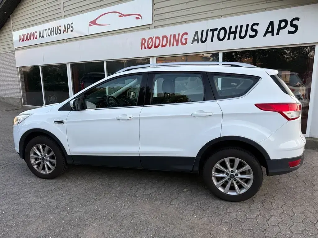 Gebraucht Ford Kuga Titanium 150 PS (110 kW) 2015 Weiß SUV