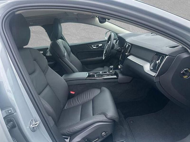 Gebraucht Volvo V60 Plus 349 PS (256 kW) 2025 Vapour grey Kombi