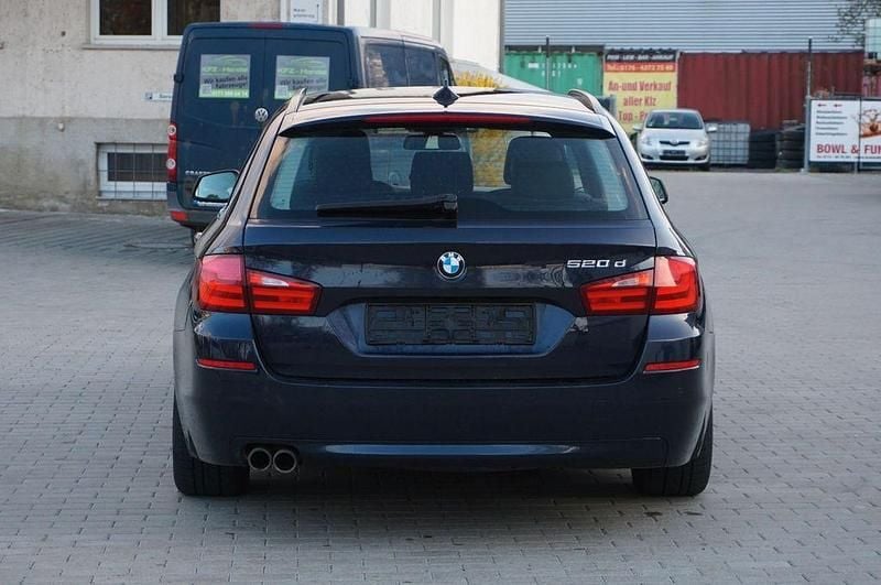 Gebraucht BMW 520 Sport Line 184 PS (135 kW) 2012 Blau Kombi