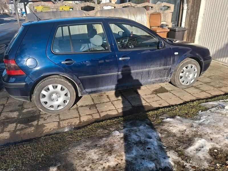 Blau Gebraucht 1999 VW Golf Limousine | 450 € - Bild 1/4