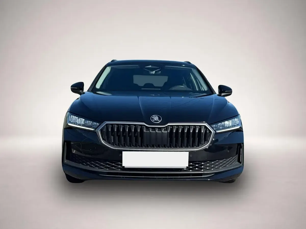 Gebraucht Skoda Superb 150 PS (110 kW) 2025 Manufacturer Kombi