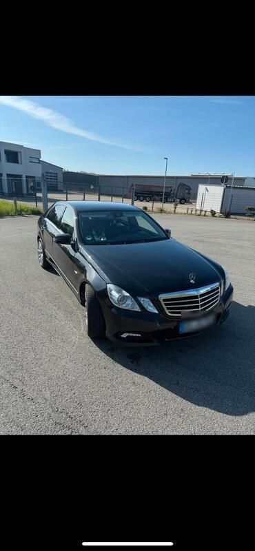 Schwarz Gebraucht 2009 Mercedes E350 Avantgarde Limousine | 7.850 € (Superpreis) - Bild 1/4