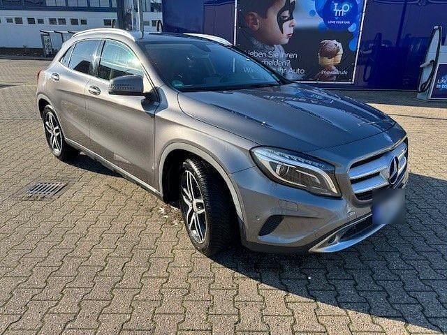 Gebraucht Mercedes GLA200 136 PS (100 kW) 2014 Grau SUV