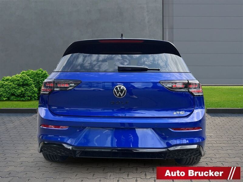 Neu VW Golf VIII R-line 150 PS (110 kW) 2025 Blau Limousine