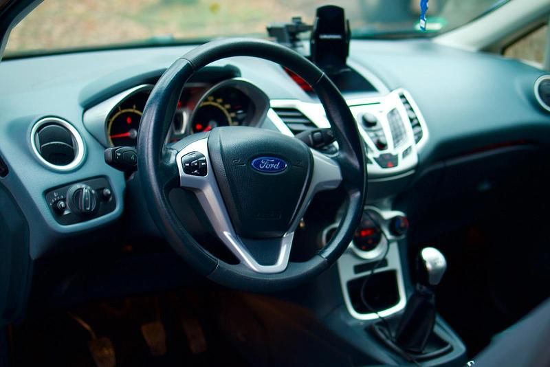 Gebraucht Ford Fiesta Titanium 80 PS (58 kW) 2009 Schwarz Kleinwagen