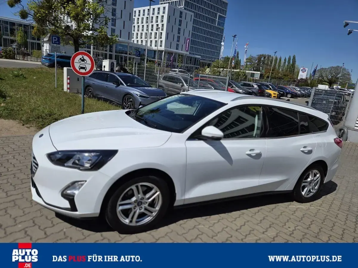 Gebraucht Ford Focus Cool & Connect 125 PS (91 kW) 2021 Weiß Kombi
