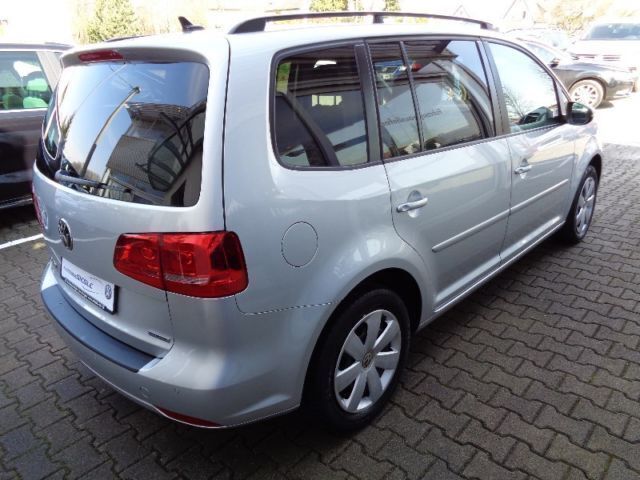 Gebraucht VW Touran Comfortline 140 PS (102 kW) 2012 Silber metallic Van / Kleinbus