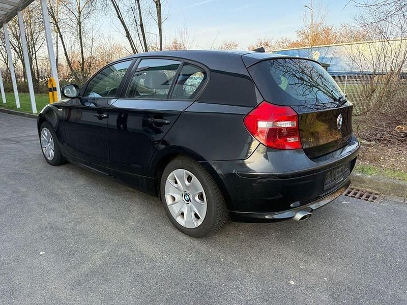 Gebraucht BMW 120 177 PS (130 kW) 2011 Schwarz Kleinwagen