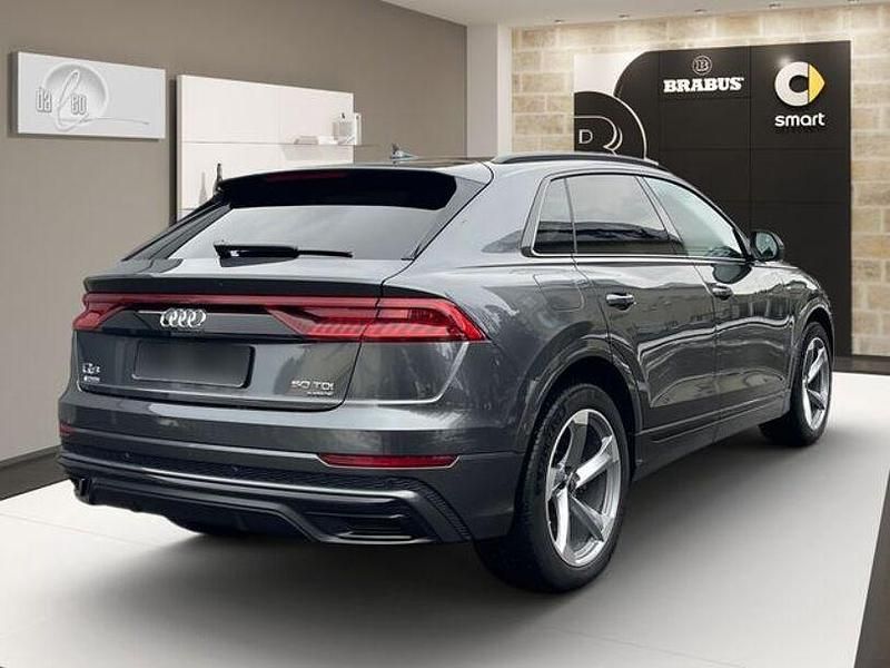 Gebraucht Audi Q8 S-Line 286 PS (210 kW) 2023 Grau SUV