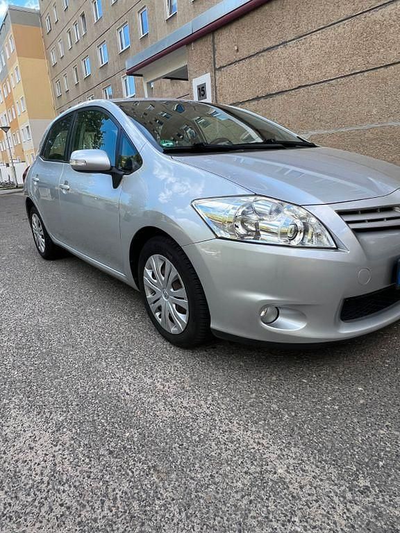 Gebraucht Toyota Auris 99 PS (72 kW) 2011 Grau Kleinwagen