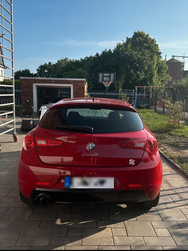 Gebraucht Alfa Romeo Giulietta 120 PS (88 kW) 2012 Rot Kleinwagen