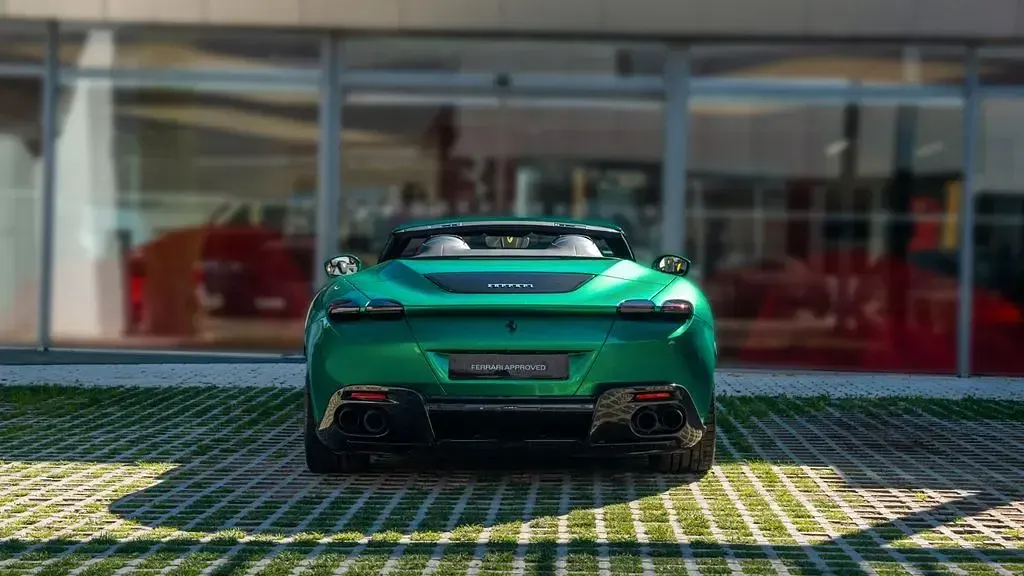 Gebraucht Ferrari Roma 620 PS (456 kW) 2023 Grün Cabrio