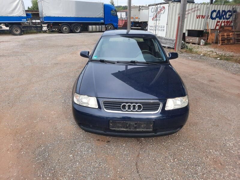 Blau Gebraucht 2002 Audi A3 Ambiente Limousine | 450 € (Superpreis) - Bild 1/4