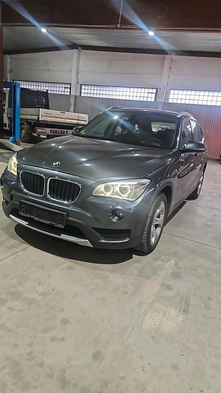 Grau Gebraucht 2013 BMW X1 SUV | 6.100 € (Superpreis) - Bild 1/4