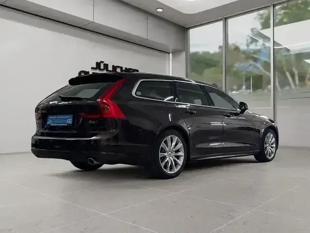 Gebraucht Volvo V90 Momentum 235 PS (172 kW) 2018 Braun Kombi