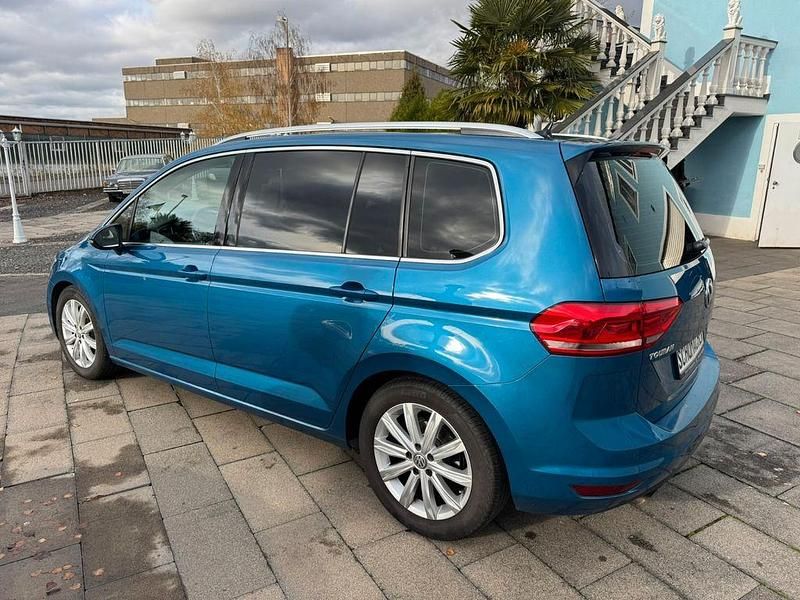 Gebraucht VW Touran Highline 150 PS (110 kW) 2017 Blau Van / Kleinbus