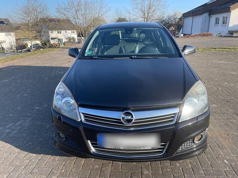 Schwarz Gebraucht 2009 Opel Astra OPC Limousine | 3.950 € - Bild 1/4
