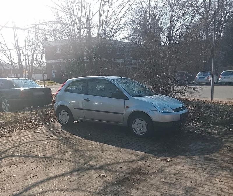 Gebraucht Ford Fiesta 80 PS (58 kW) 2003 Silber Kleinwagen