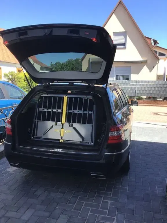 Gebraucht Mercedes E300 231 PS (169 kW) 2012 Schwarz Limousine