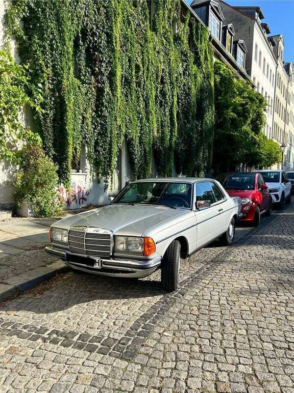 Silber Gebraucht 1980 Mercedes 230 Kleinwagen | 9.850 € - Bild 1/4