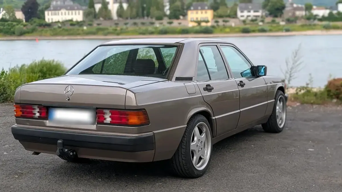 Gebraucht Mercedes 190 90 PS (66 kW) 1991 Gold Limousine