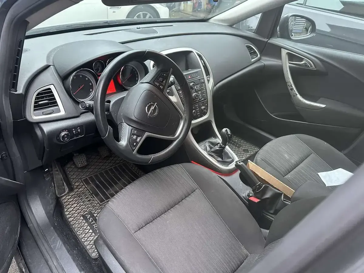 Gebraucht Opel Astra Edition 95 PS (69 kW) 2012 Grau Kombi