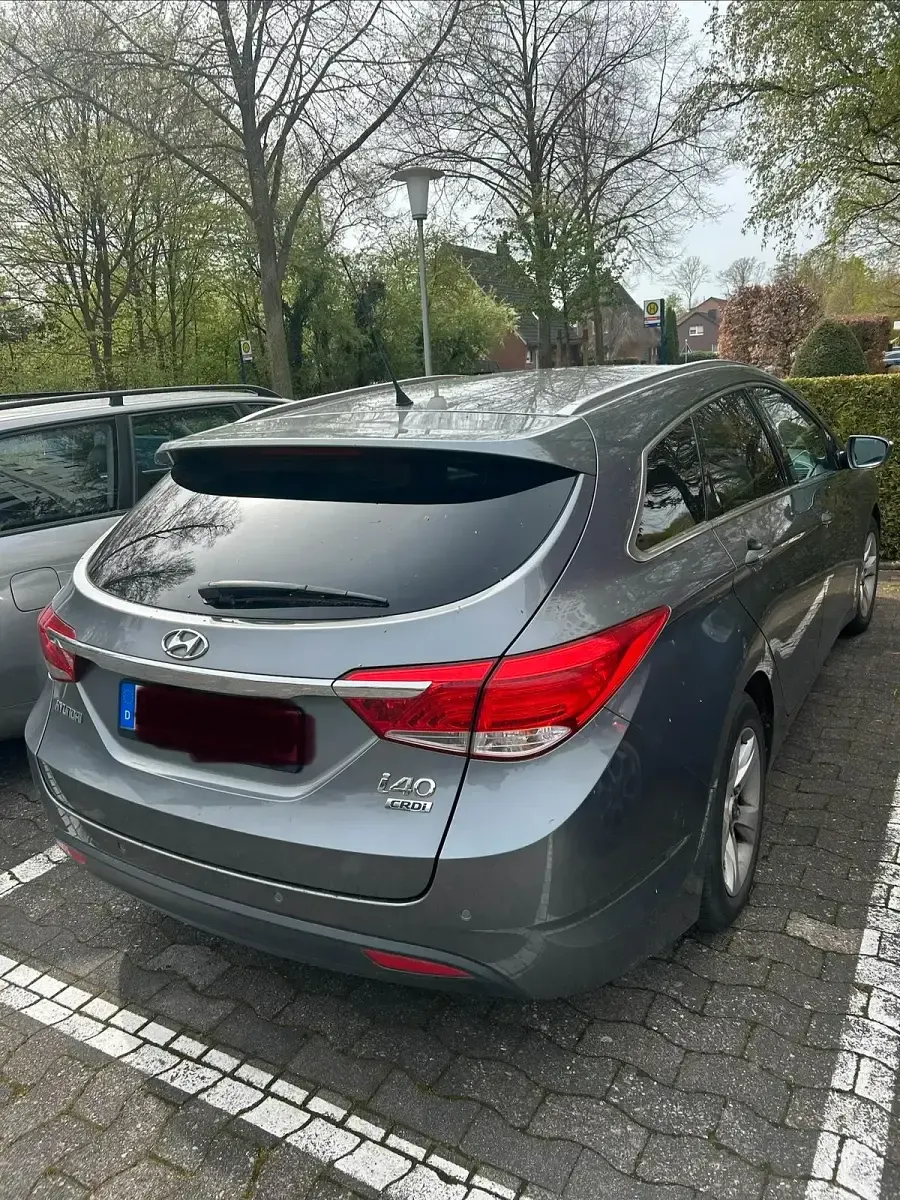 Gebraucht Hyundai i40 136 PS (100 kW) 2012 Grau Kombi