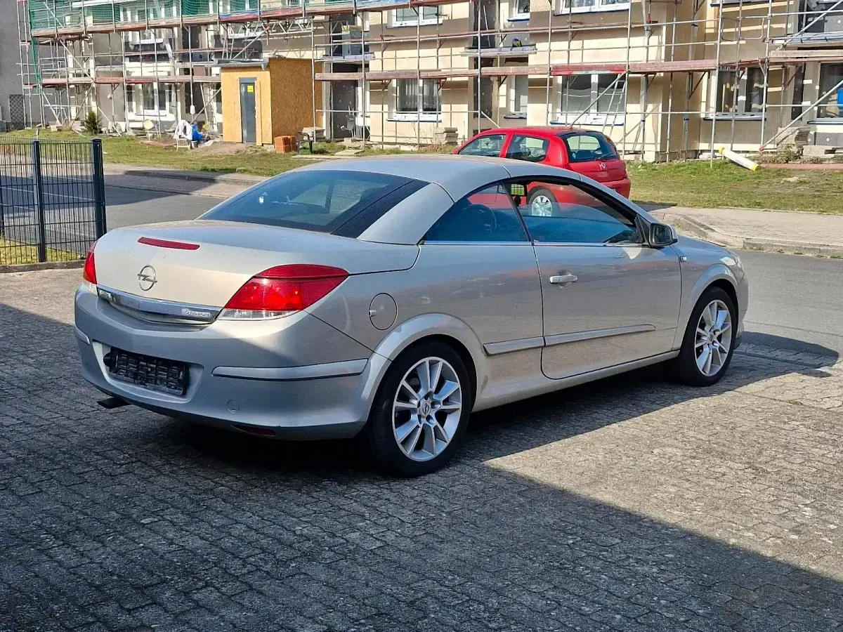 Gebraucht Opel Astra Cabriolet 105 PS (77 kW) 2006 Gold Cabrio
