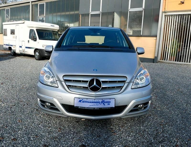 Gebraucht Mercedes B200 136 PS (100 kW) 2009 Silber Van / Kleinbus
