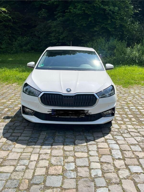 Weiß Gebraucht 2021 Skoda Fabia Style Kleinwagen | 15.100 € (Guter Preis) - Bild 1/4