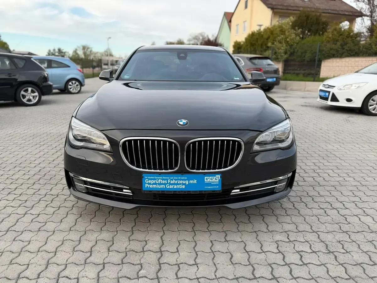 Second-hand BMW 740 313 CP (230 kW) 2014 Gri Berlinǎ
