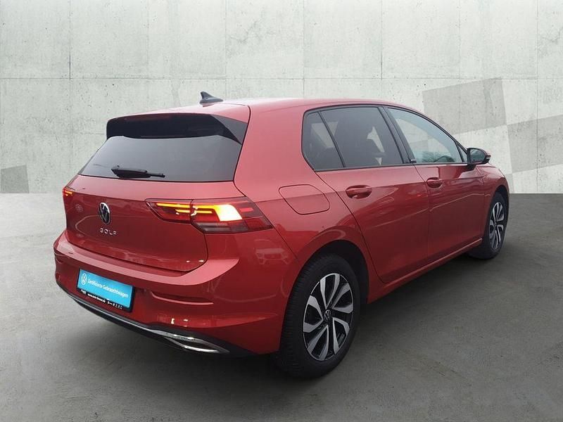 Gebraucht VW Golf VIII Active 131 PS (96 kW) 2022 Kings red metallic Limousine