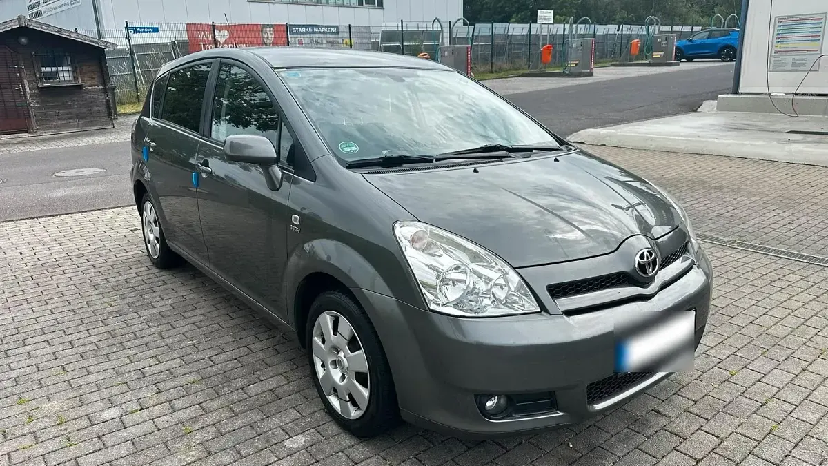 Gebraucht Toyota Corolla Verso 129 PS (94 kW) 2004 Braun Van / Kleinbus