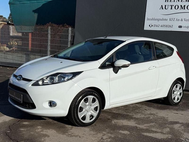 Gebraucht Ford Fiesta 82 PS (60 kW) 2012 Weiß Kleinwagen