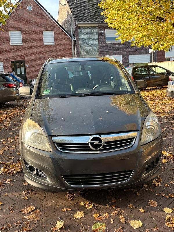 Grau Gebraucht 2010 Opel Zafira Limousine | 2.200 € (Fairer Preis) - Bild 1/4