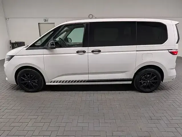 Gebraucht VW Multivan 150 PS (110 kW) 2023 Candyweiss Van / Kleinbus