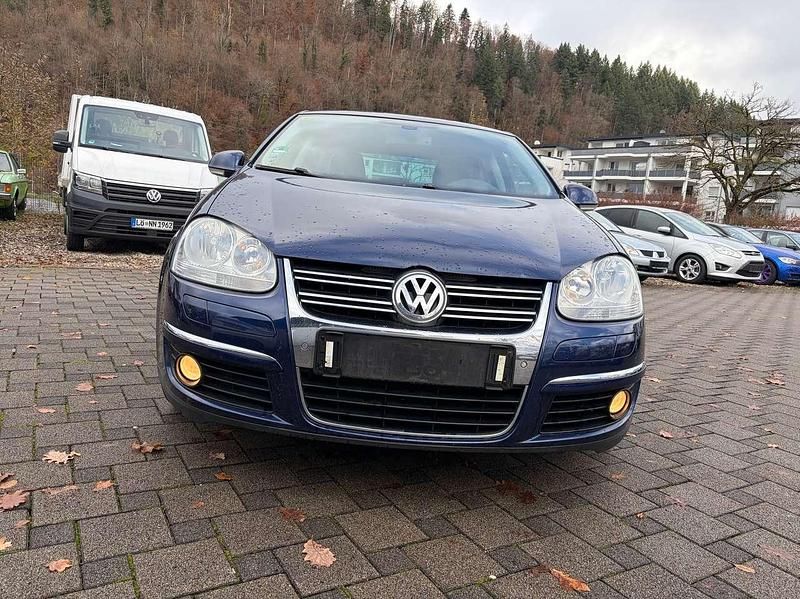 Gebraucht VW Jetta Freestyle 122 PS (89 kW) 2009 Shadow blue metallic Limousine