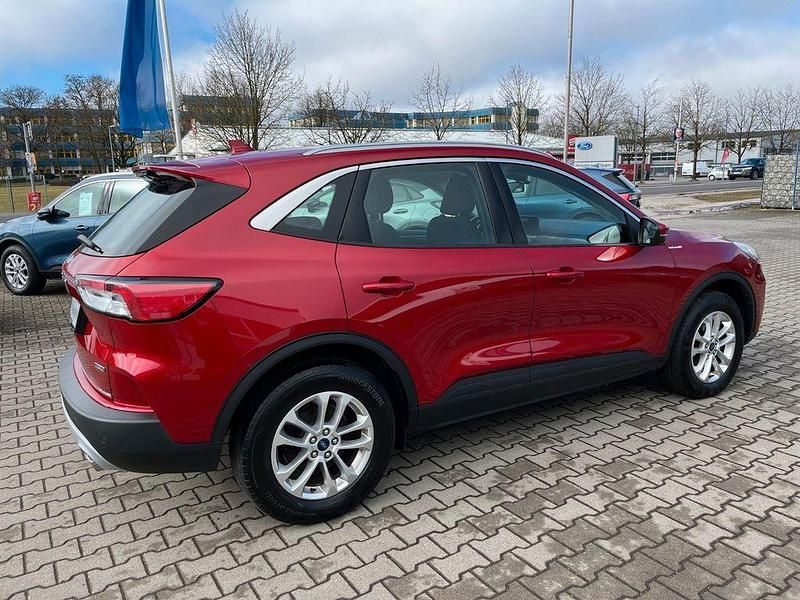 Gebraucht Ford Kuga Titanium 224 PS (164 kW) 2022 Rot SUV