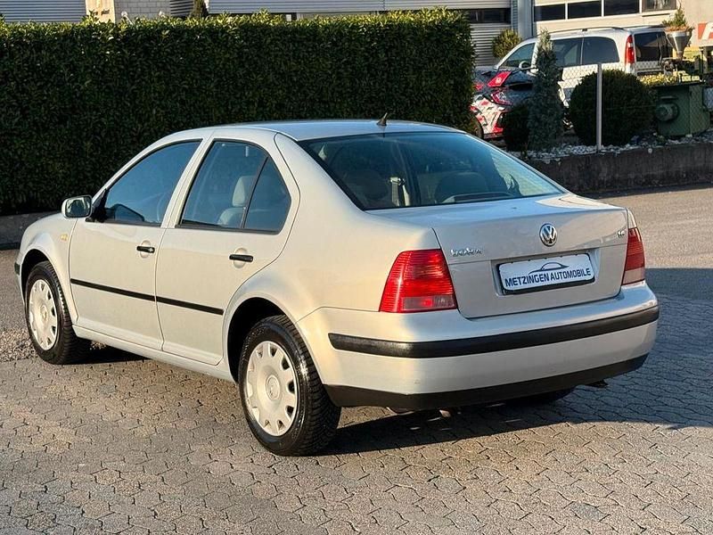 Second-hand VW Bora 101 CP (74 kW) 1999 Argintiu Berlinǎ