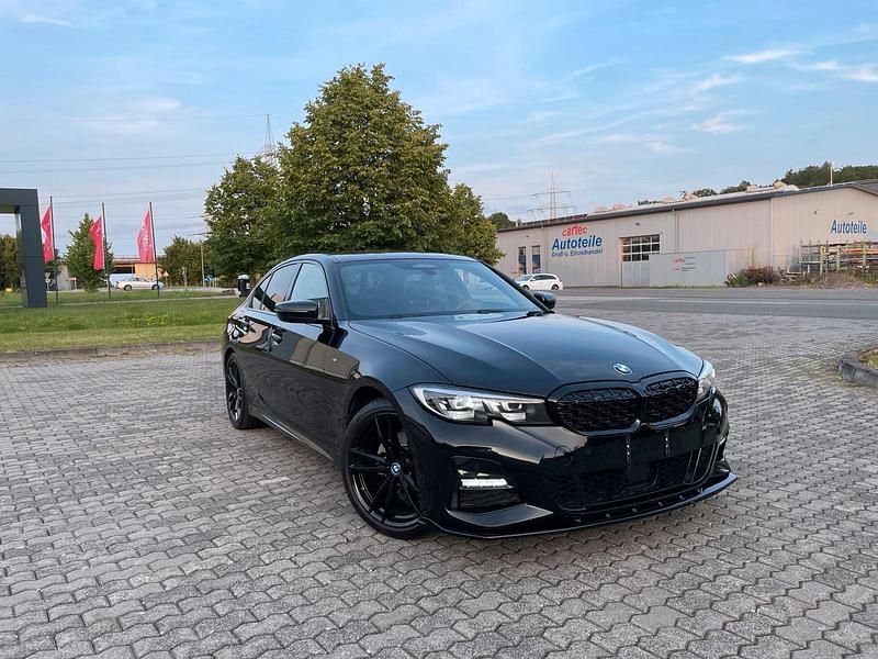 Schwarz Gebraucht 2019 BMW 320 M Sport Limousine | 28.500 € (Etwas zu teuer) - Bild 1/4