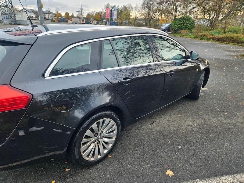 Gebraucht Opel Insignia Edition 131 PS (96 kW) 2013 Schwarz Kombi