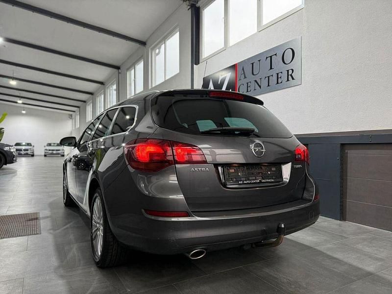 Gebraucht Opel Astra Innovation 140 PS (102 kW) 2011 Grau Kombi