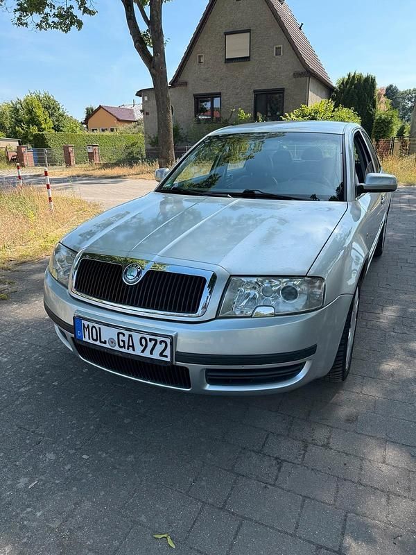Silber Gebraucht 2005 Skoda Superb Limousine | 4.158 € - Bild 1/4