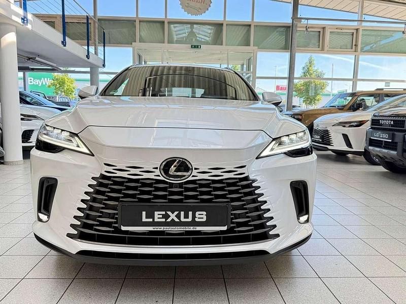 Titaniumweiss mica 085 Gebraucht 2023 Lexus RX350 Executive Line SUV | 58.895 € - Bild 1/4