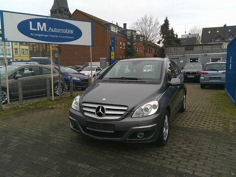 Gebraucht Mercedes B180 109 PS (80 kW) 2009 Grau Van / Kleinbus