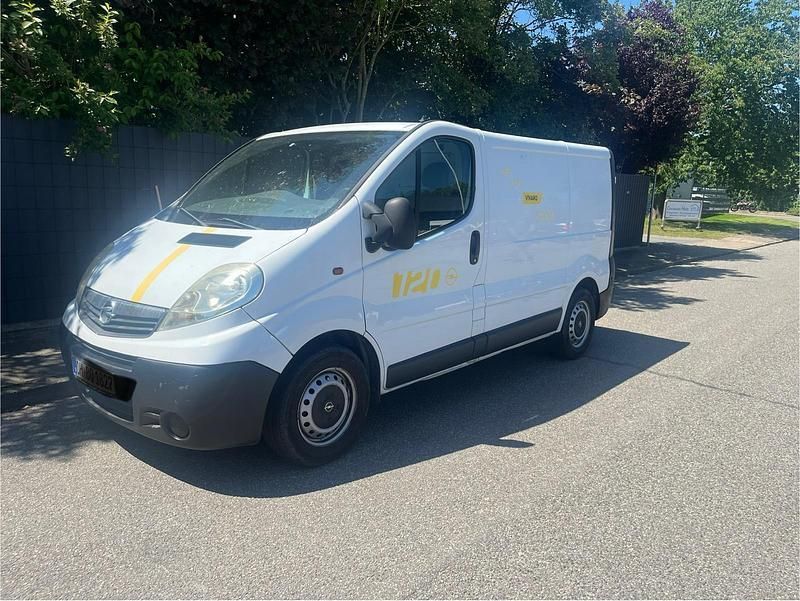 Weiß Gebraucht 2012 Opel Vivaro Van | 4.300 € (Guter Preis) - Bild 1/4