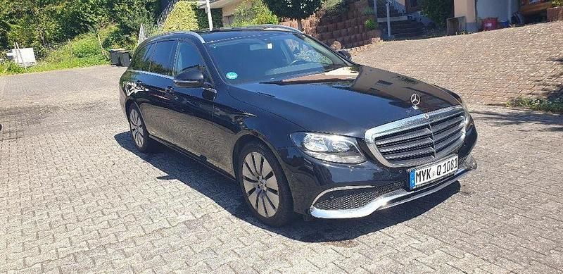 Schwarz Gebraucht 2019 Mercedes E200 Limousine | 17.300 € (Superpreis) - Bild 1/4