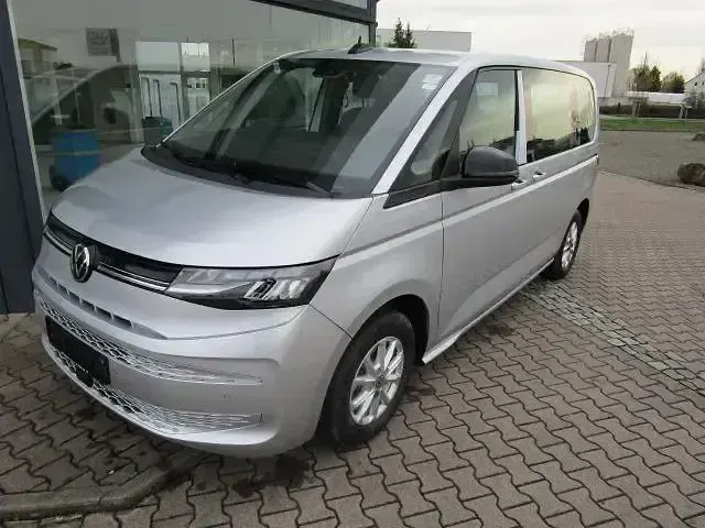 Gebraucht VW Multivan Life 150 PS (110 kW) 2024 Silber Van / Kleinbus