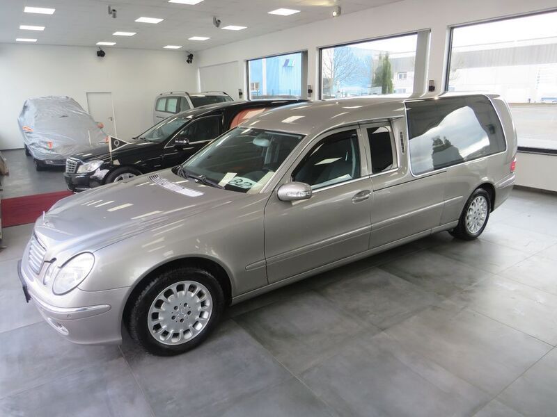 Silber Gebraucht 2005 Mercedes E270 Limousine | 10.950 € - Bild 1/4